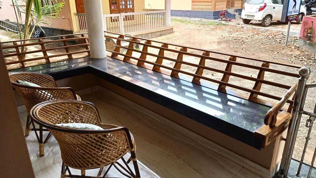 Hotel Gypsy Walker à Varkala Extérieur photo