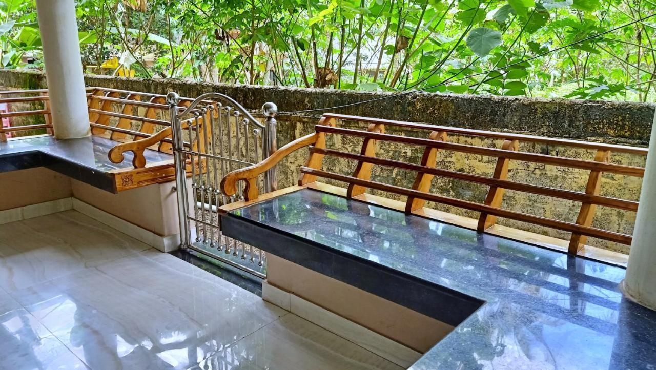 Hotel Gypsy Walker à Varkala Extérieur photo